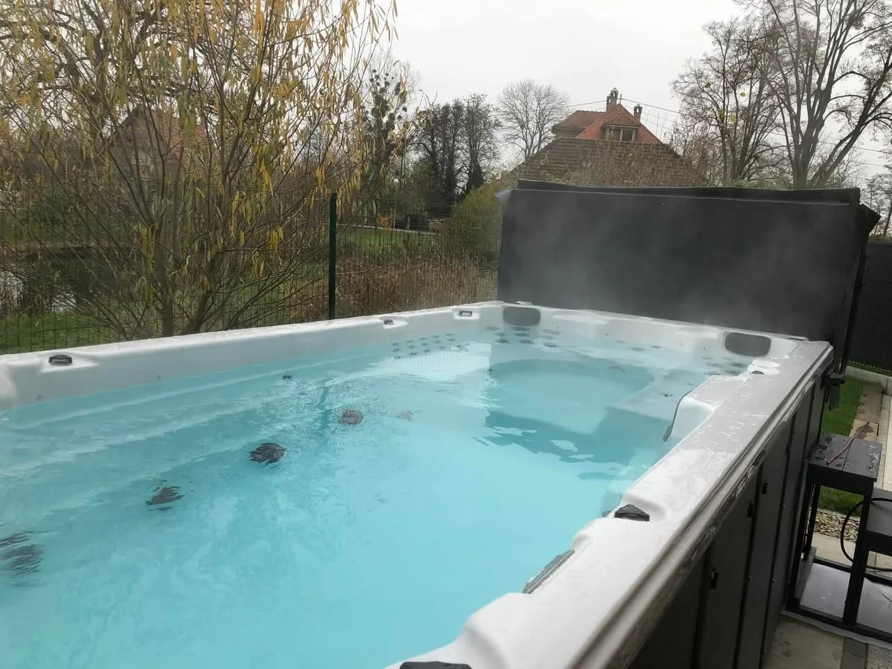Installation d'un spa de nage Waterloo 501 dans le Bas-Rhin, autre vue du chantier
