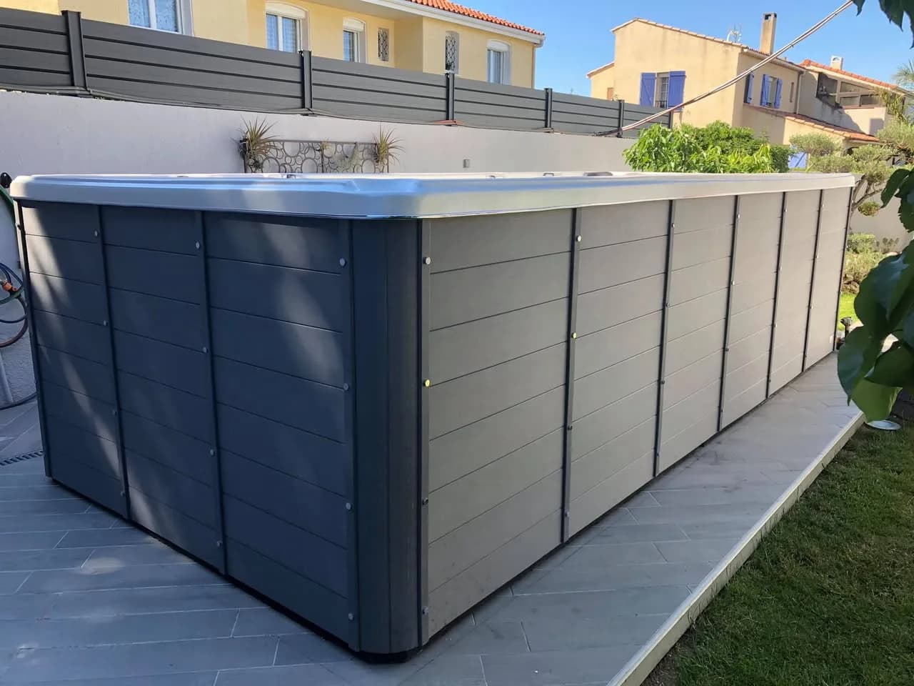 Installation d'un spa de nage Waterloo 501 dans les Pyrénées-Orientales, autre vue du chantier