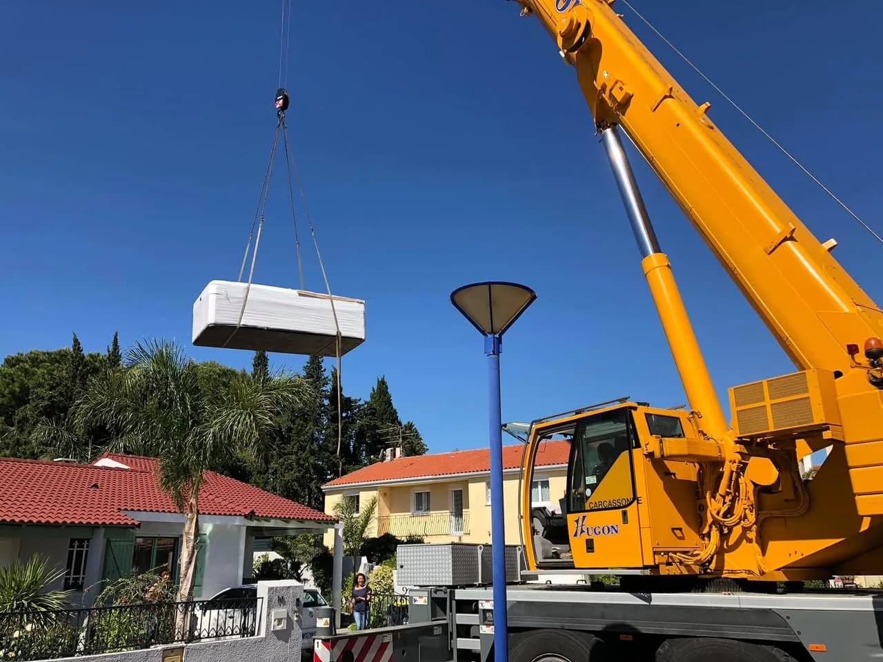 Installation d'un spa de nage Waterloo 501 dans les Pyrénées-Orientales, autre vue du chantier