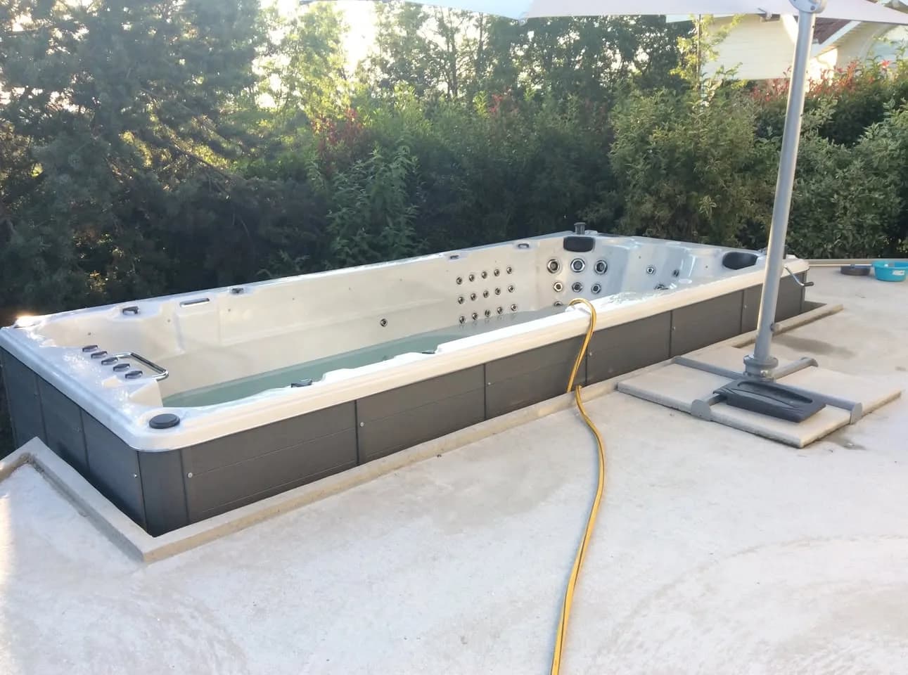 Installation d'un spa de nage Waterloo 501 à Fillinges, autre vue du chantier