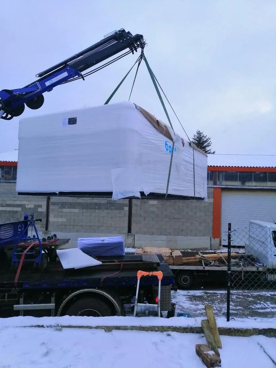 Installation d'un spa de nage Waterloo 501 à Folgensbourg, autre vue du chantier