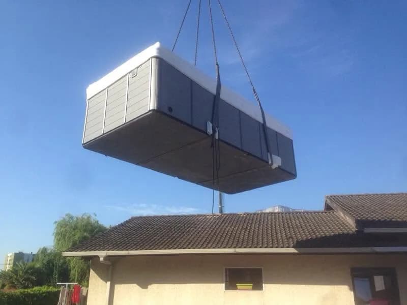 Installation d'un spa de nage Waterloo 501 Full option en Savoie, autre vue du chantier