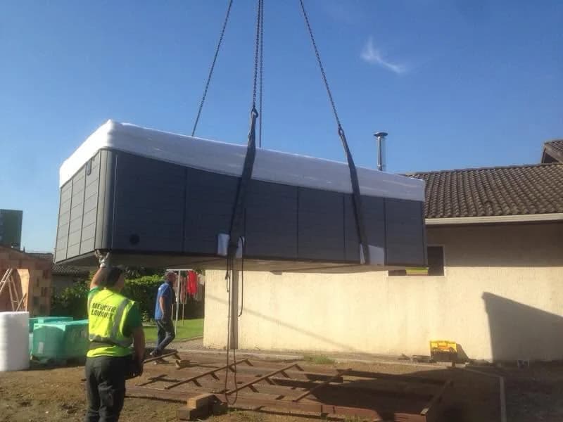 Installation d'un spa de nage Waterloo 501 Full option en Savoie, autre vue du chantier