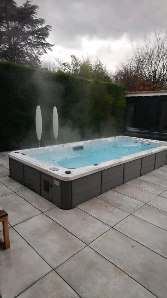 Installation d'un spa de nage Waterloo 501 à Gray, autre vue du chantier