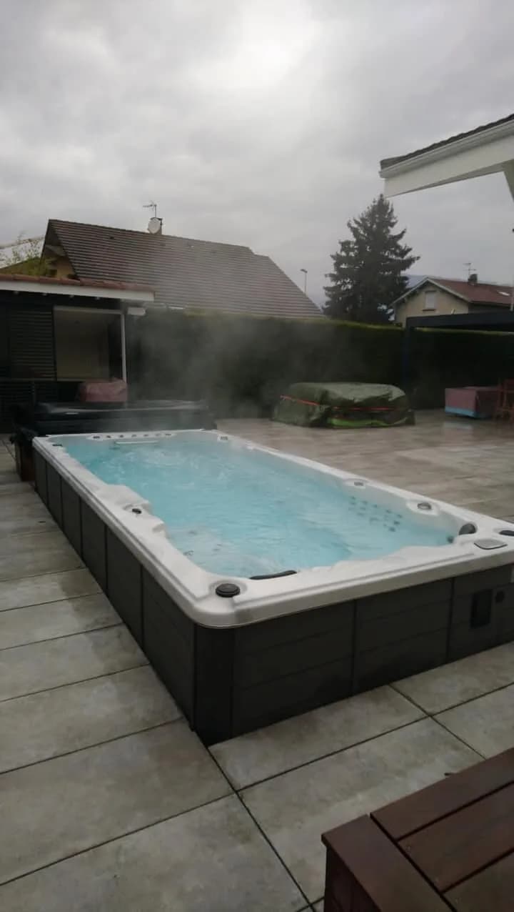 Installation d'un spa de nage Waterloo 501 à Gray, autre vue du chantier