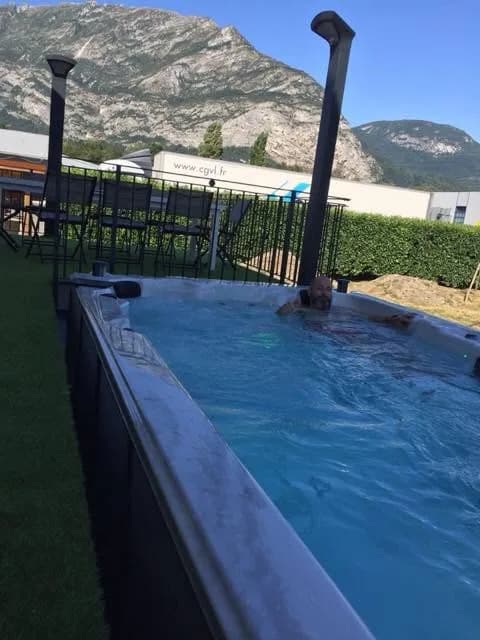 Installation d'un spa de nage Waterloo 501 à Grenoble, autre vue du chantier