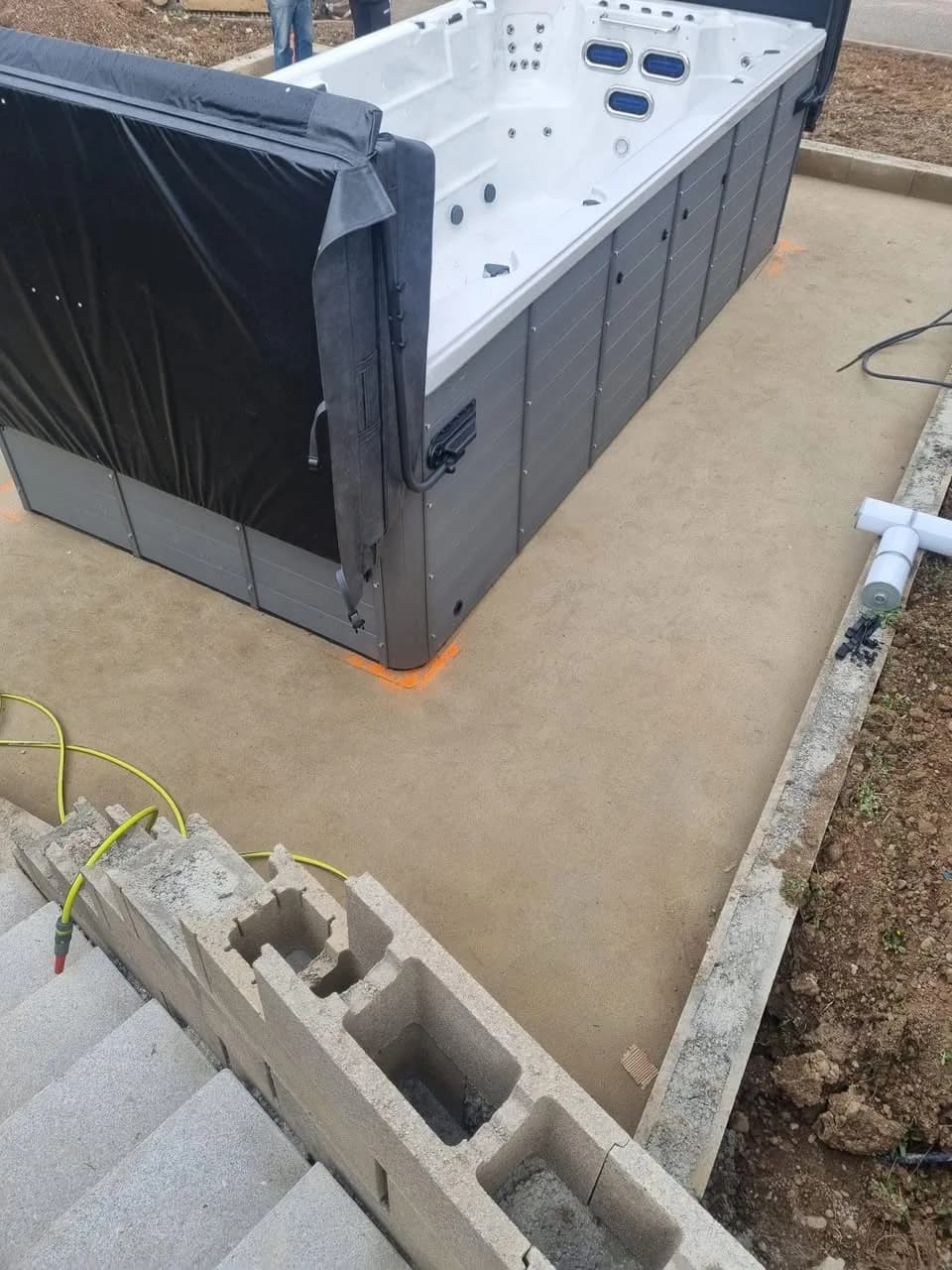 Installation d'un spa de nage Waterloo 501 à Pulversheim, autre vue du chantier