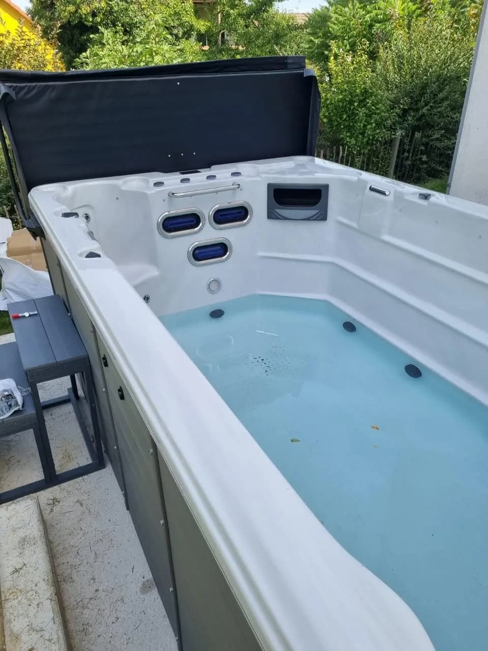 Installation d'un spa de nage Waterloo 594 à Brinckheim, autre vue du chantier