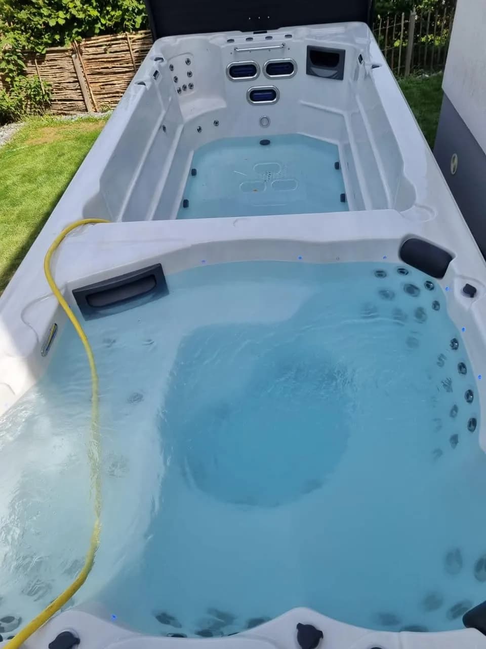 Installation d'un spa de nage Waterloo 594 à Brinckheim, autre vue du chantier