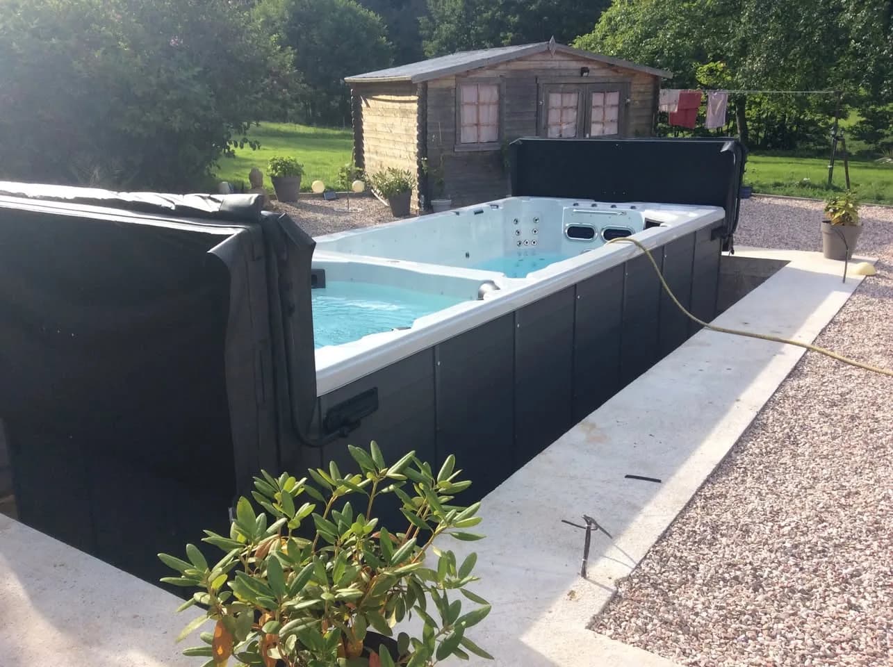 Installation d'un spa de nage Waterloo 594 Full option à Saint-Michel-sur-Meurthe, autre vue du chantier