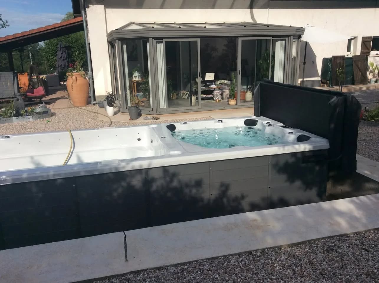 Installation d'un spa de nage Waterloo 594 Full option à Saint-Michel-sur-Meurthe, autre vue du chantier