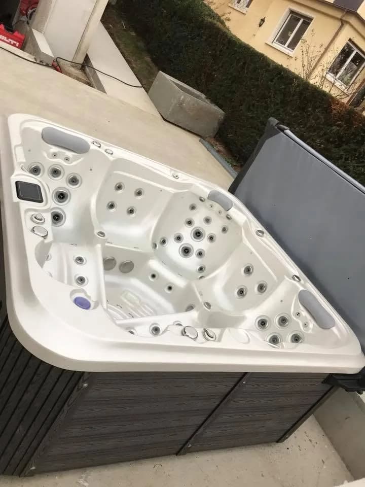 Installation d'un spa Delphina Royal à Colmar, autre vue du chantier
