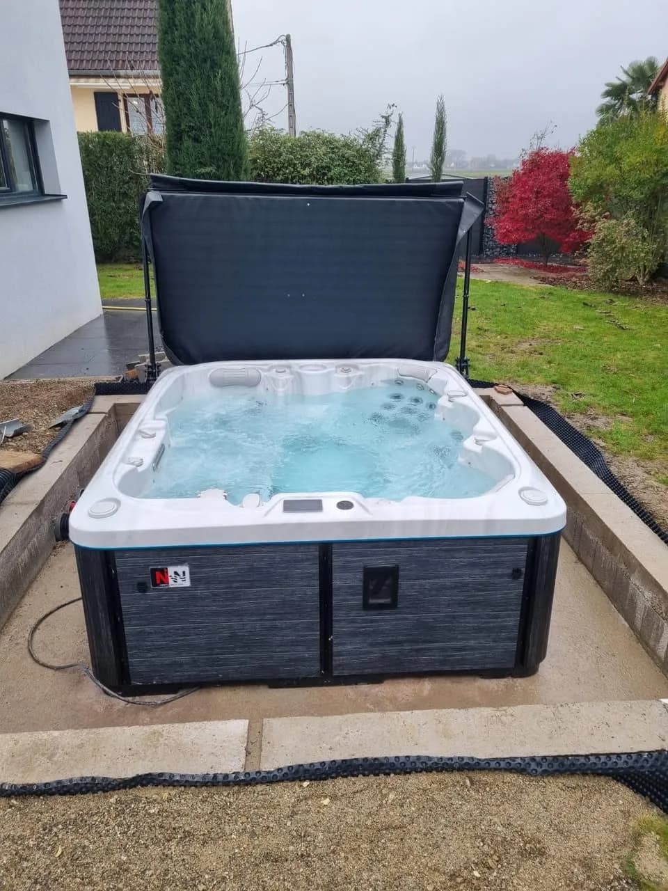 Installation d'un spa Drøbak à Bischwihr, autre vue du chantier