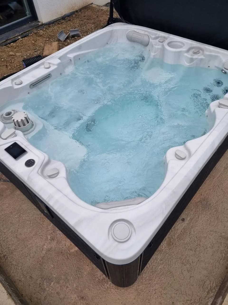 Installation d'un spa Drøbak à Bischwihr, autre vue du chantier