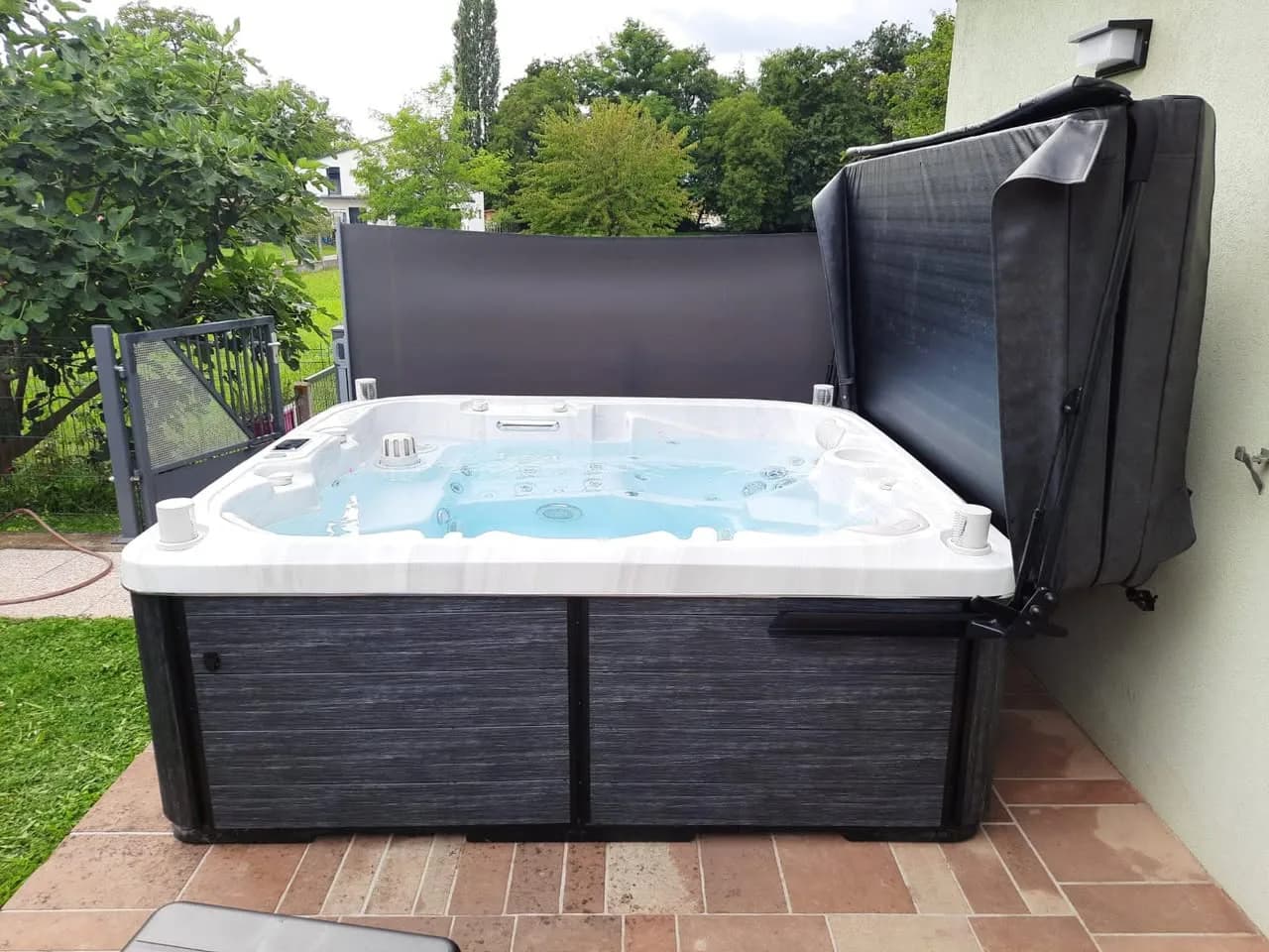 Installation d'un spa Drøbak Full option à Battenheim, autre vue du chantier