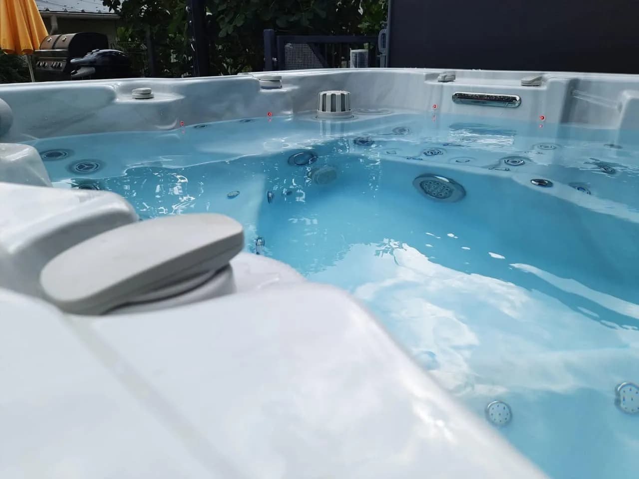 Installation d'un spa Drøbak Full option à Battenheim, autre vue du chantier