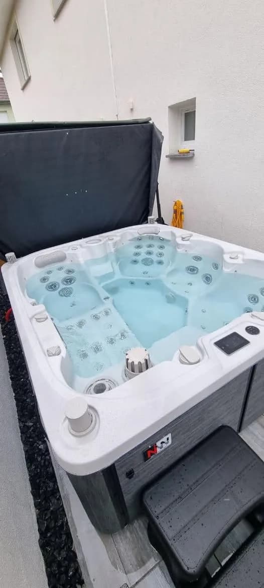 Installation d'un spa Drøbak Full option à Flaxlanden, autre vue du chantier