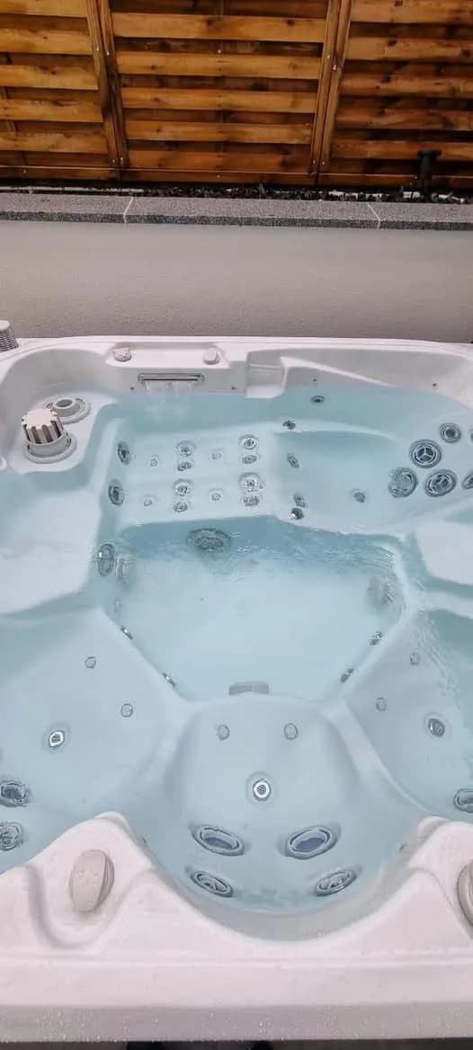 Installation d'un spa Drøbak Full option à Flaxlanden, autre vue du chantier