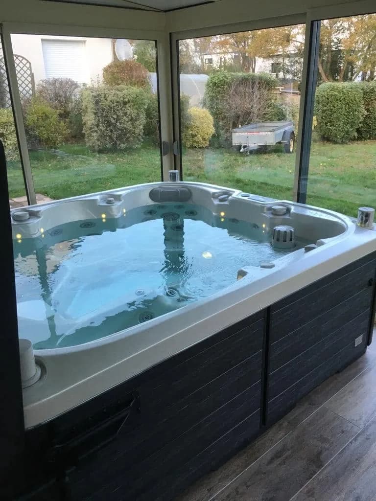 Installation d'un spa Drøbak Full option à Fouesnant, autre vue du chantier