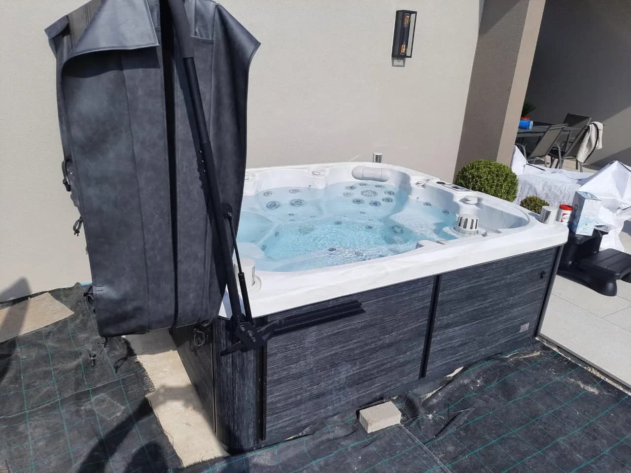 Installation d'un spa Drøbak Full option à Jebsheim, autre vue du chantier