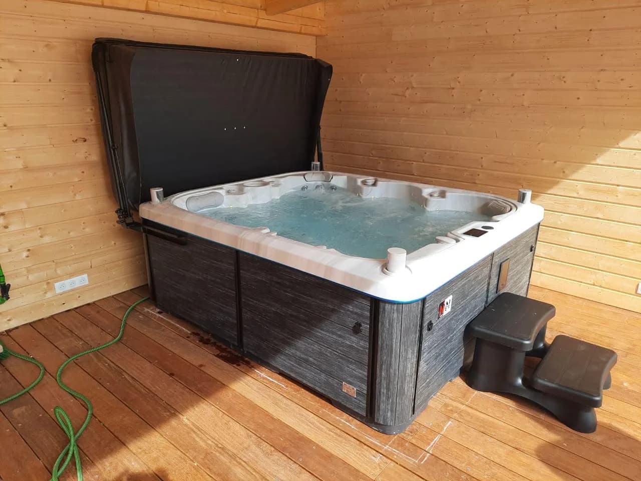 Installation d'un spa Drøbak Full option à Zaessingue, autre vue du chantier