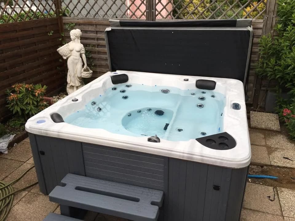Installation d'un spa Heras IV à Kingersheim, autre vue du chantier