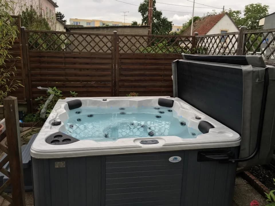 Installation d'un spa Heras IV à Kingersheim, autre vue du chantier