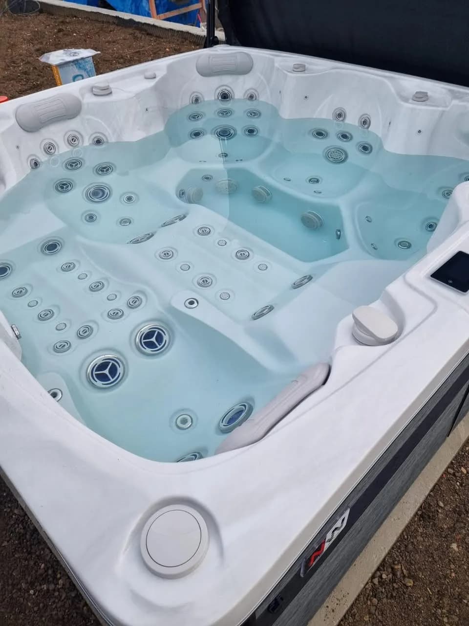 Installation d'un spa Hølen à Augny, autre vue du chantier