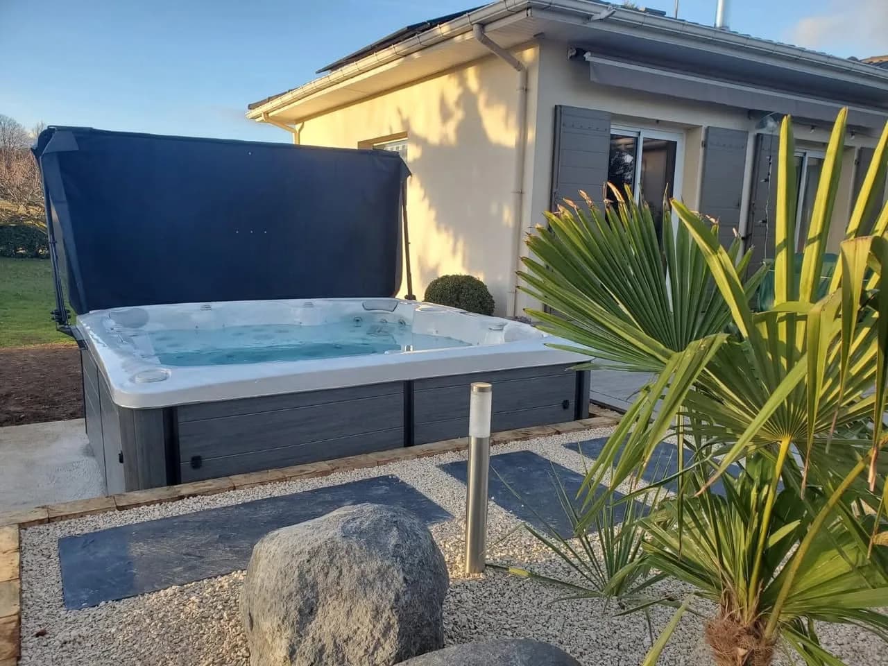 Installation d'un spa Hølen dans la Loire, autre vue du chantier