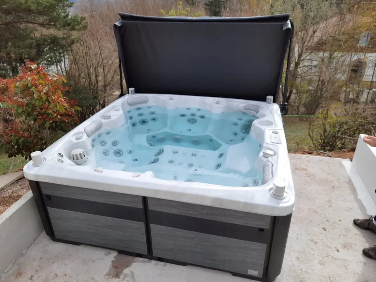 Installation d'un spa Hølen dans les Vosges, autre vue du chantier