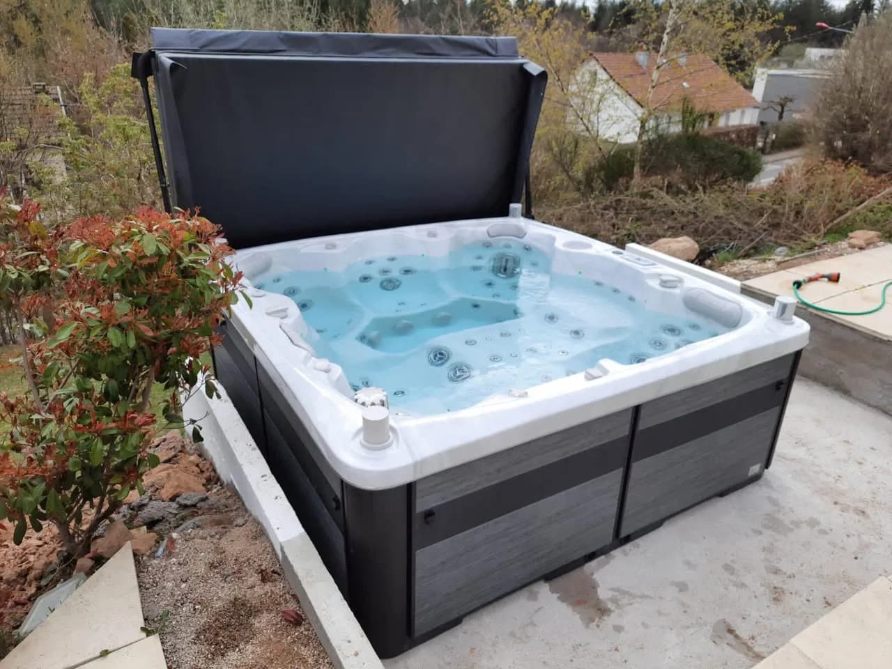 Installation d'un spa Hølen dans les Vosges, autre vue du chantier