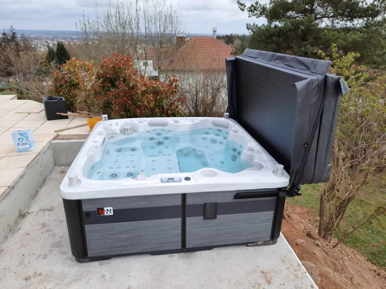 Installation d'un spa Hølen dans les Vosges, autre vue du chantier