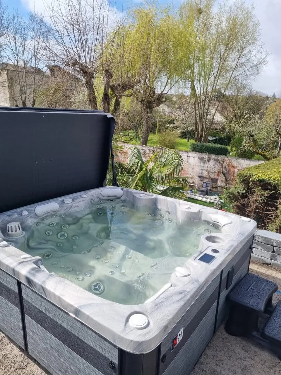 Installation d'un spa Hølen à Étupes, autre vue du chantier