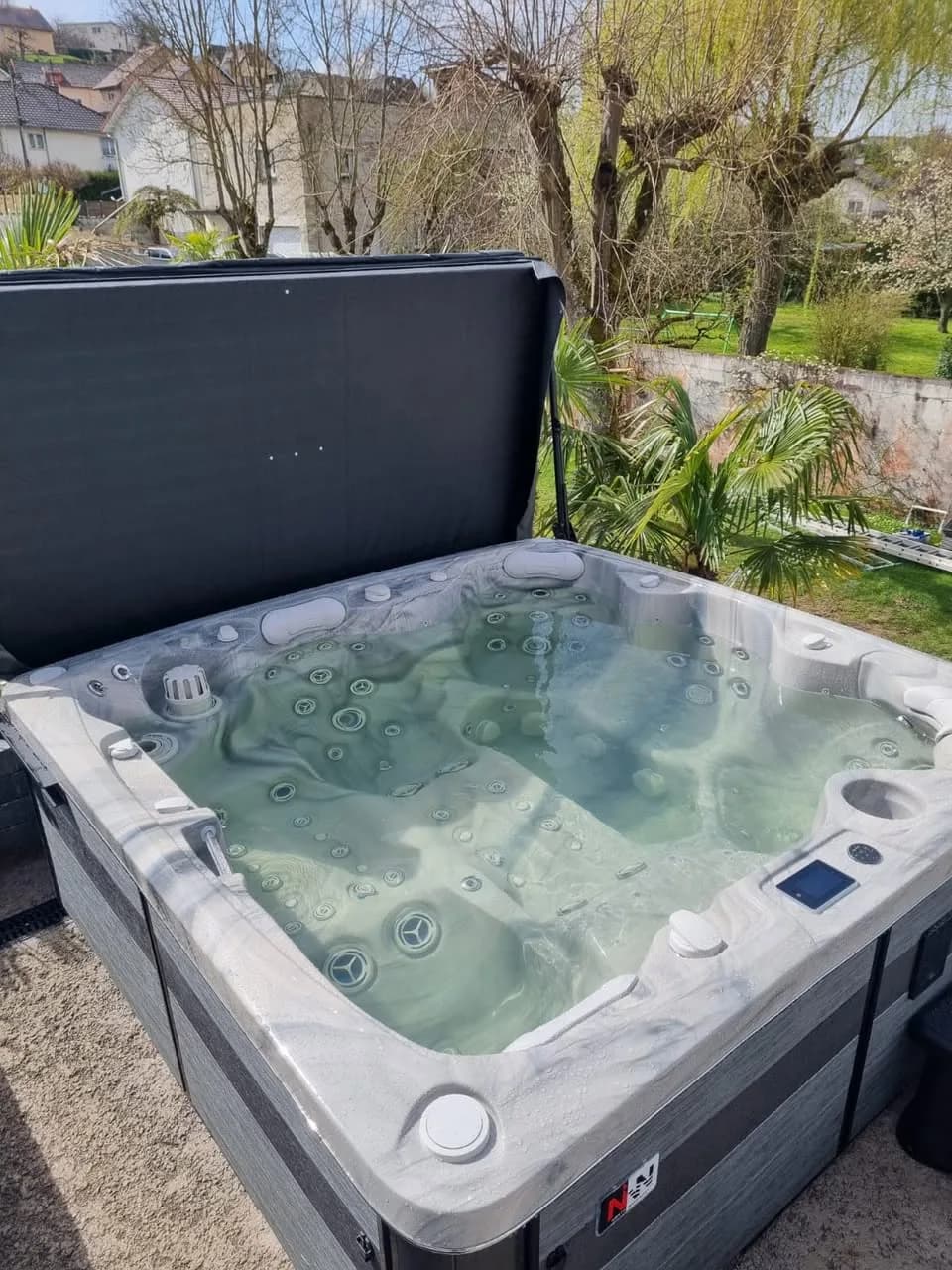 Installation d'un spa Hølen à Étupes, autre vue du chantier
