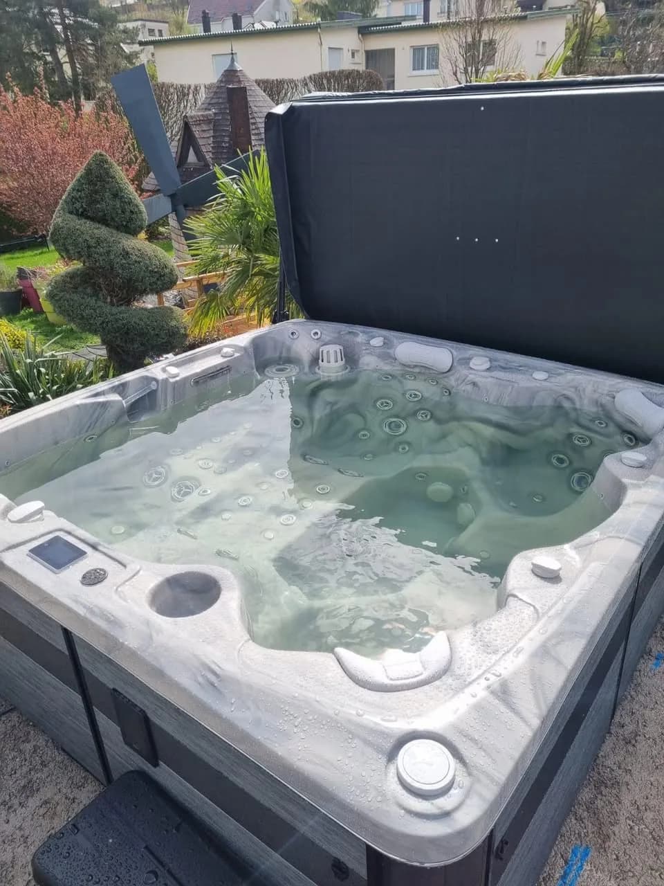 Installation d'un spa Hølen à Étupes, autre vue du chantier