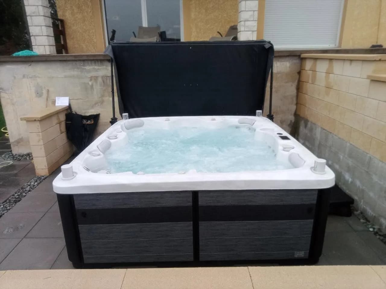 Installation d'un spa Hølen Full option à Abbévillers, autre vue du chantier