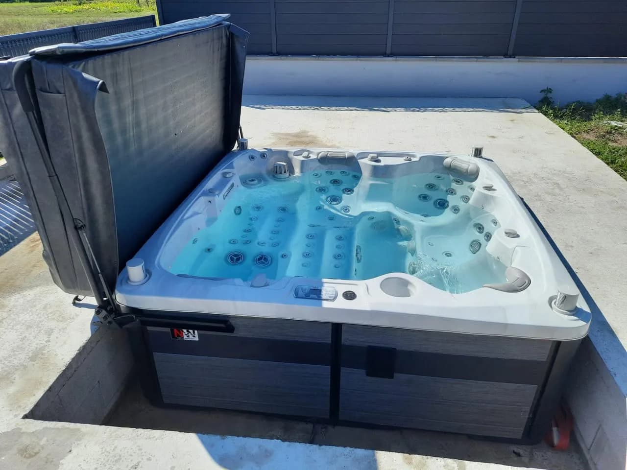 Installation d'un spa Hølen Full option à Durrenentzen, autre vue du chantier