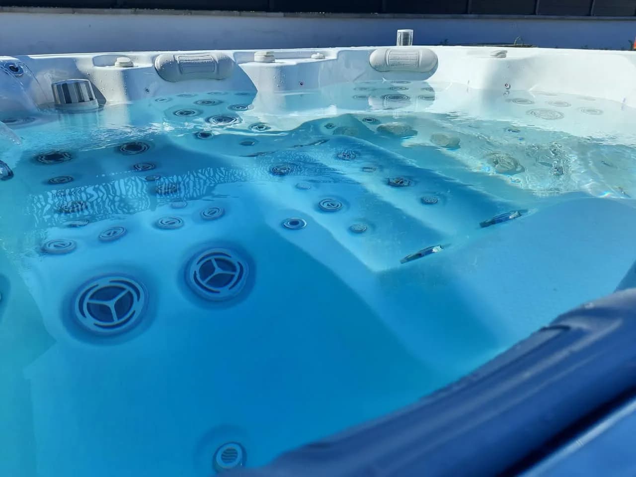 Installation d'un spa Hølen Full option à Durrenentzen, autre vue du chantier