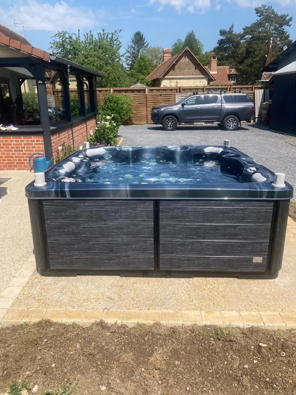 Installation d'un spa Hølen Full option à Goincourt, autre vue du chantier