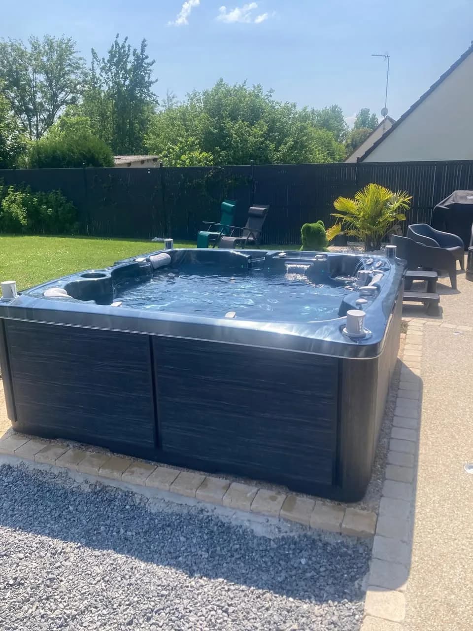 Installation d'un spa Hølen Full option à Goincourt, autre vue du chantier