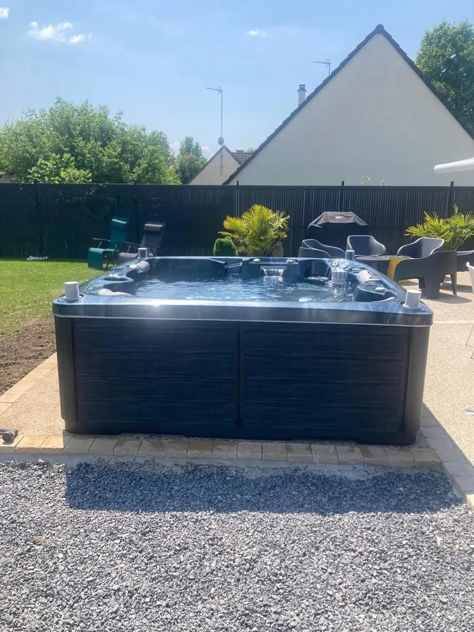 Installation d'un spa Hølen Full option à Goincourt, autre vue du chantier