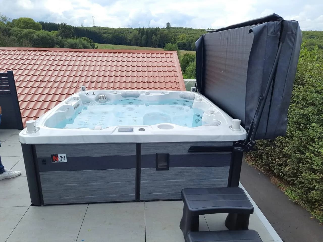 Installation d'un spa Hølen Full option à Hartzviller, autre vue du chantier
