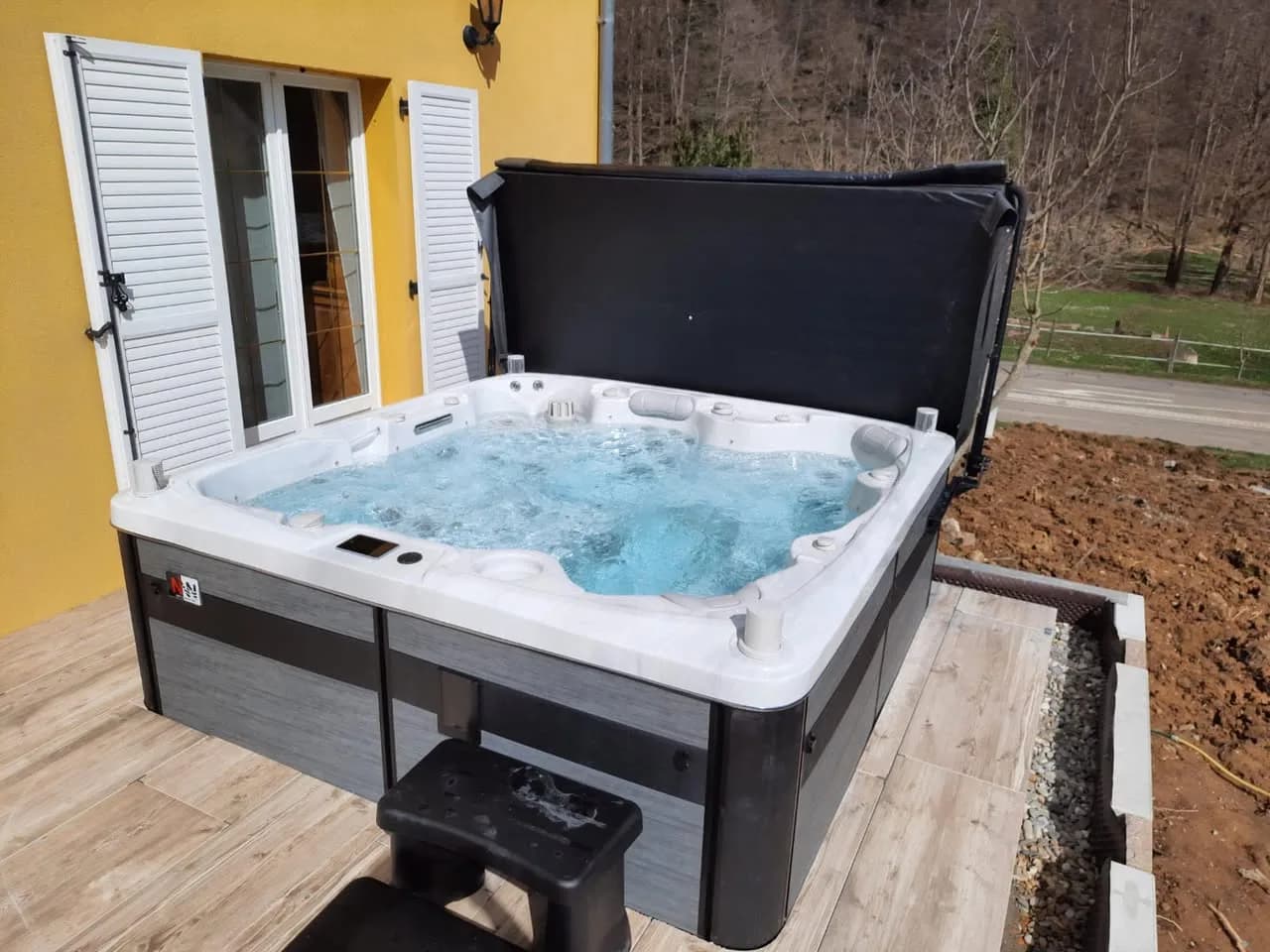 Installation d'un spa Hølen Full option à Jungholtz, autre vue du chantier