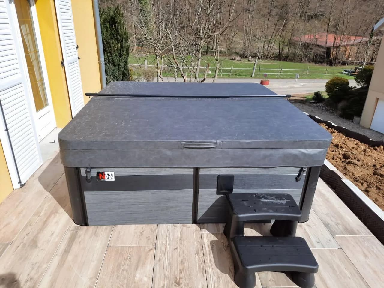 Installation d'un spa Hølen Full option à Jungholtz, autre vue du chantier
