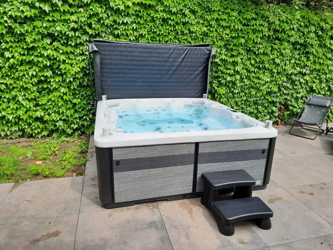 Installation d'un spa Hølen Full option à Nancy, autre vue du chantier