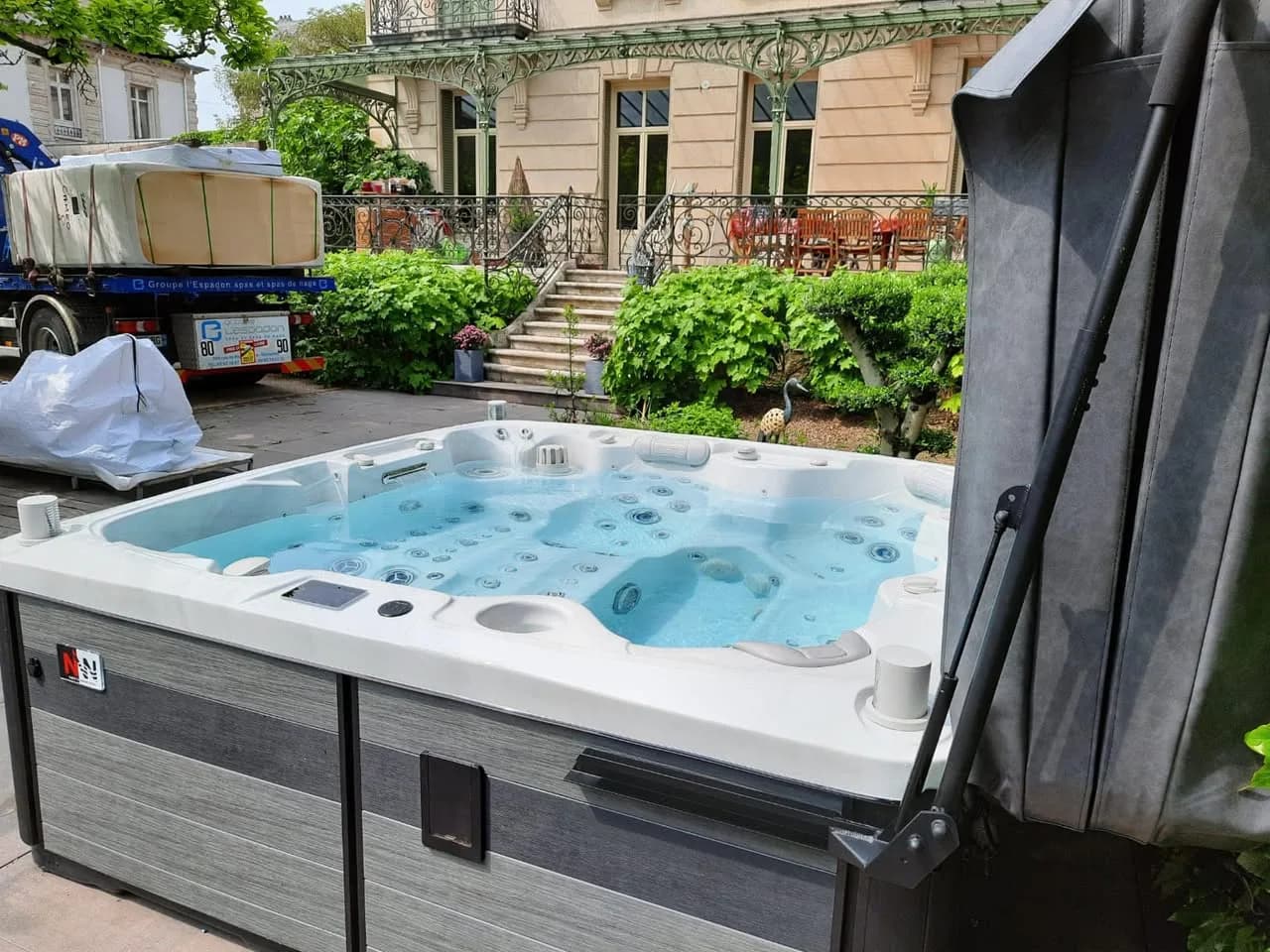 Installation d'un spa Hølen Full option à Nancy, autre vue du chantier