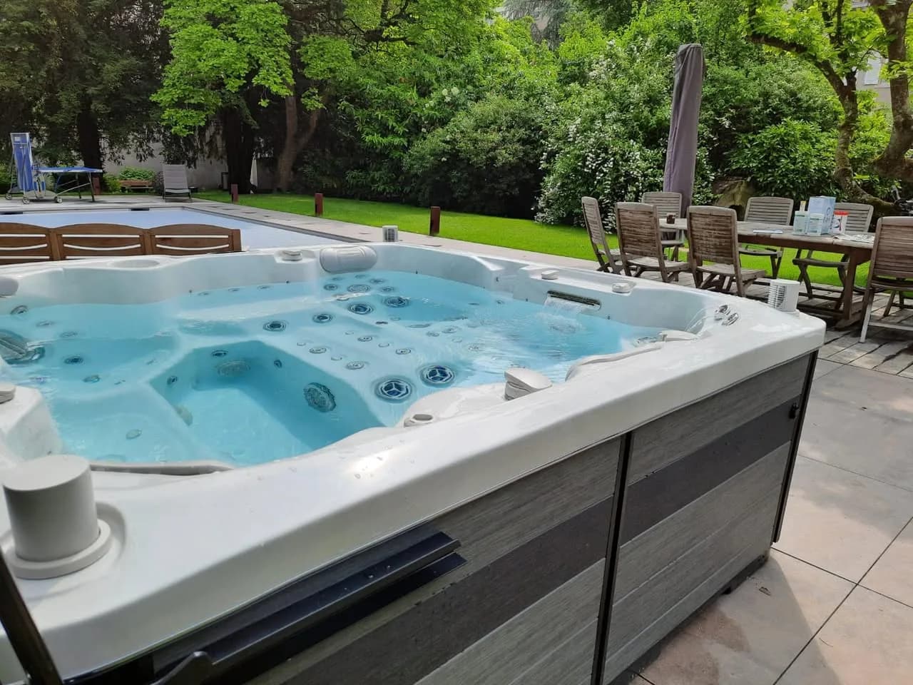 Installation d'un spa Hølen Full option à Nancy, autre vue du chantier