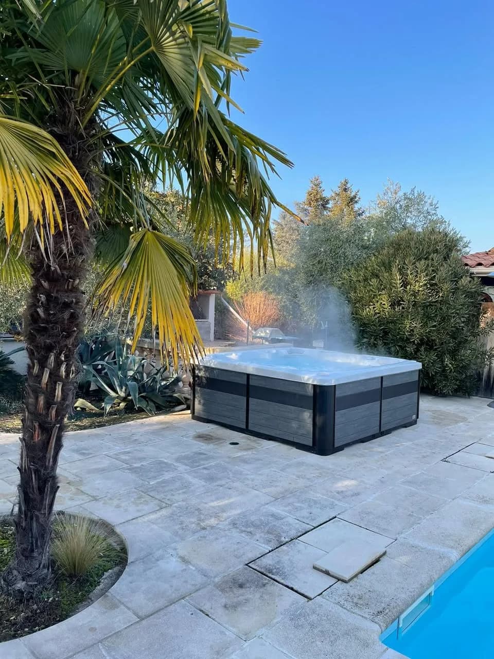 Installation d'un spa Hølen Full option à Valence, autre vue du chantier