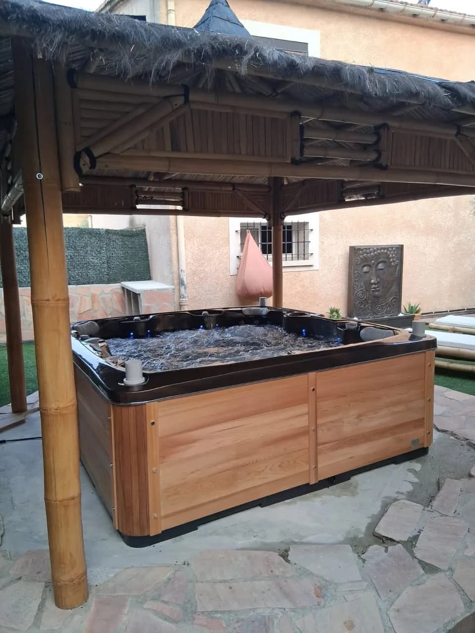 Installation d'un spa Hølen Full option à Vitrolles, autre vue du chantier