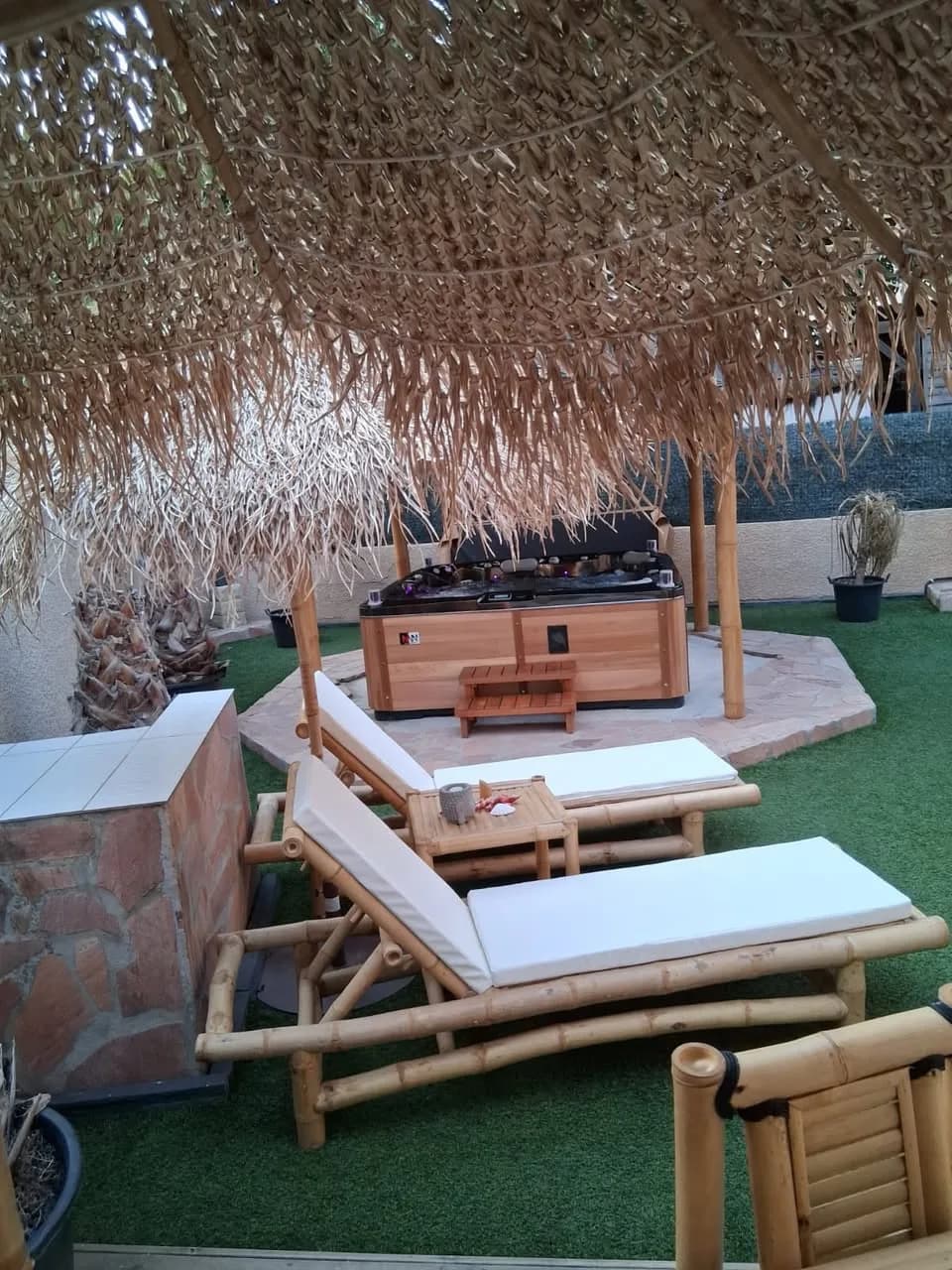Installation d'un spa Hølen Full option à Vitrolles, autre vue du chantier